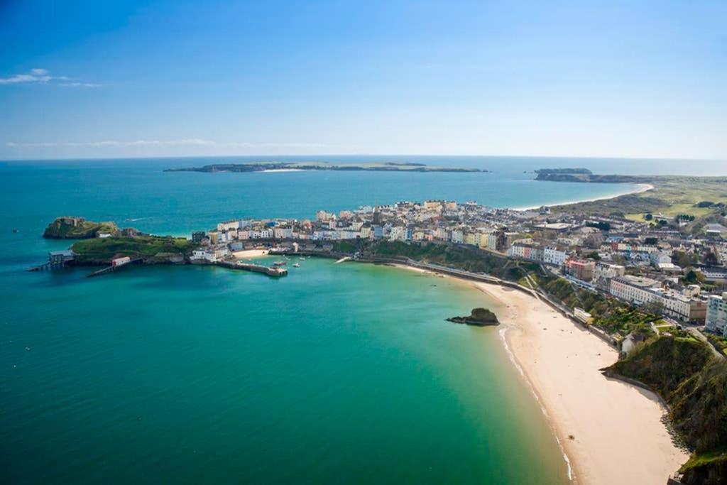 Beautiful Apartment With Private Pool Near Tenby Kilgetty Exterior foto