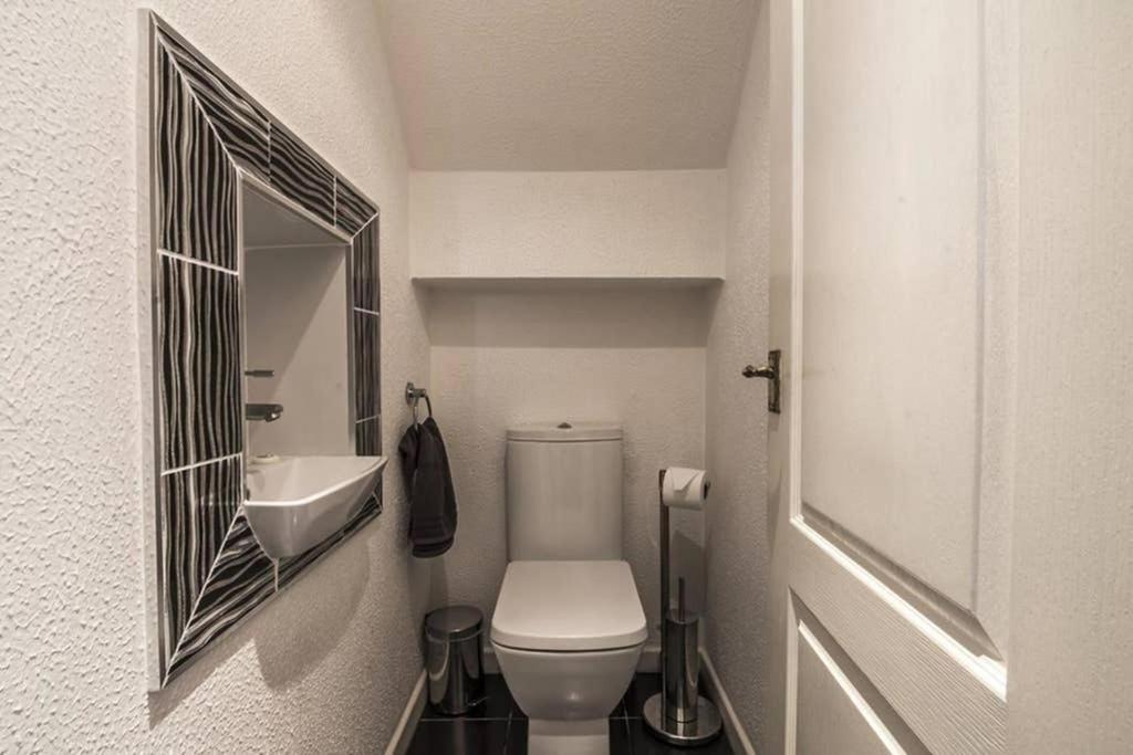Beautiful Apartment With Private Pool Near Tenby Kilgetty Exterior foto