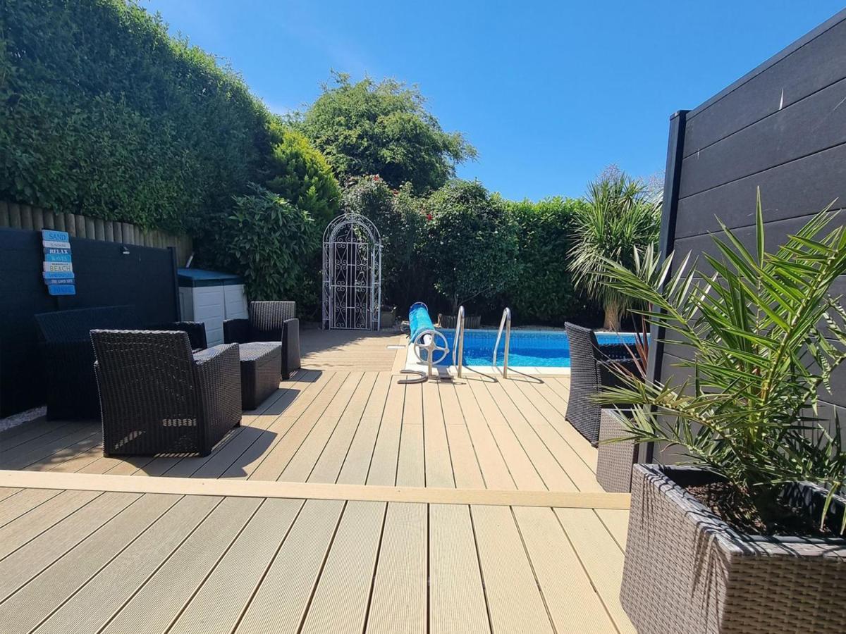 Beautiful Apartment With Private Pool Near Tenby Kilgetty Exterior foto