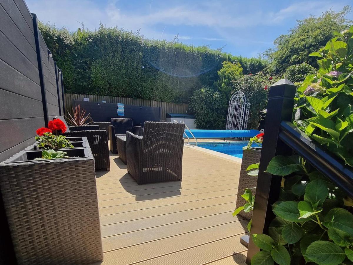 Beautiful Apartment With Private Pool Near Tenby Kilgetty Exterior foto