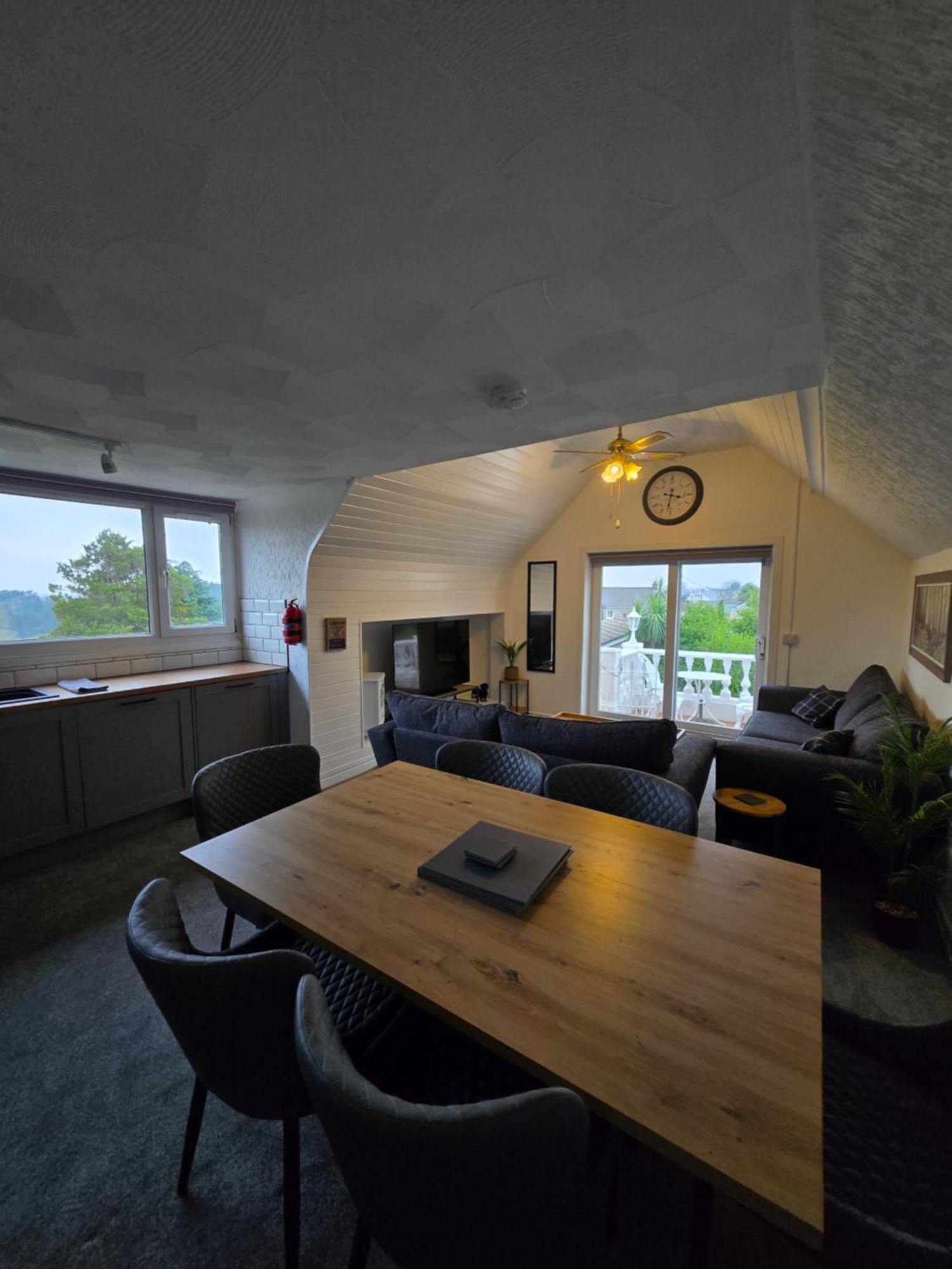 Beautiful Apartment With Private Pool Near Tenby Kilgetty Exterior foto