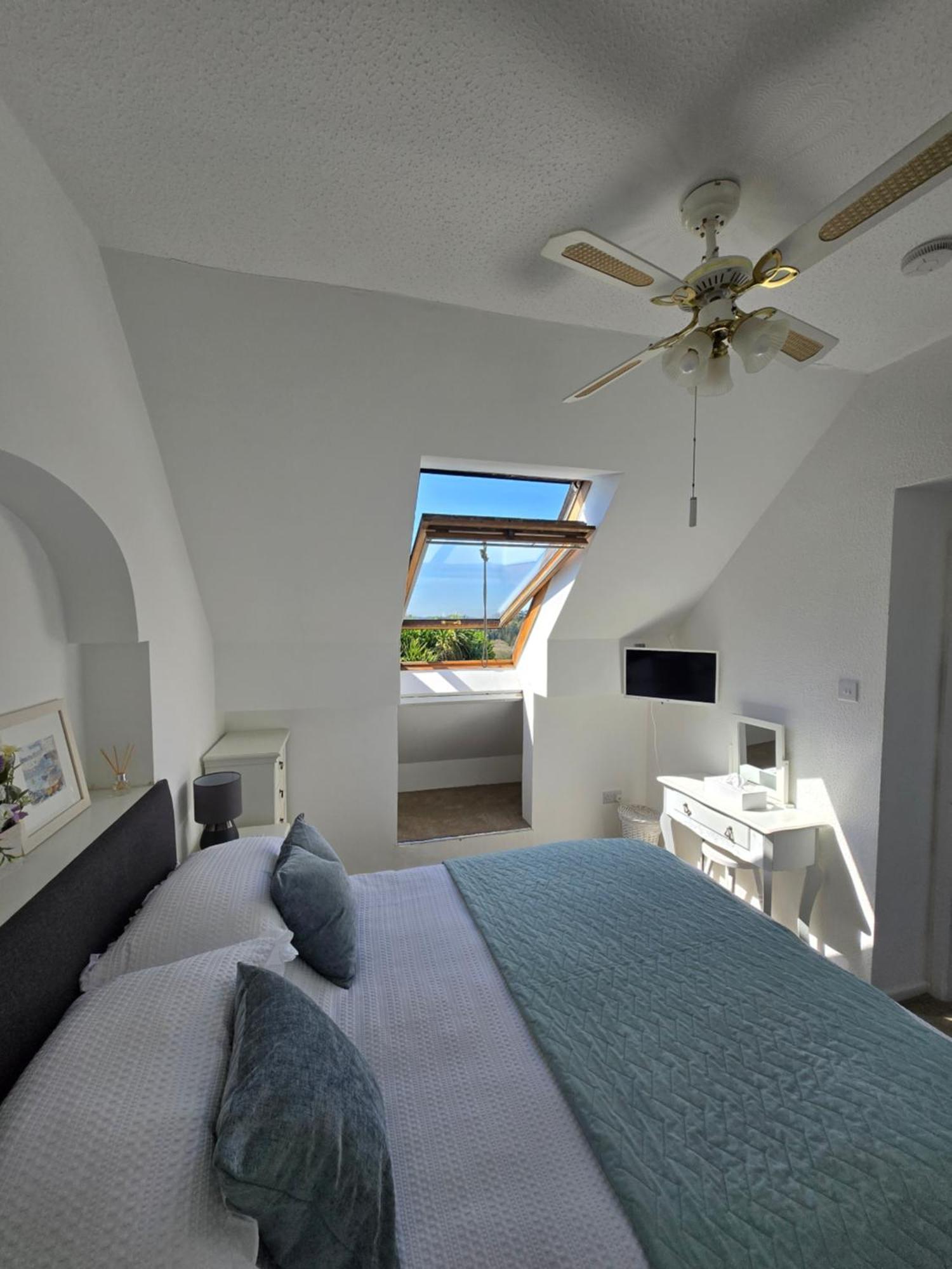 Beautiful Apartment With Private Pool Near Tenby Kilgetty Exterior foto