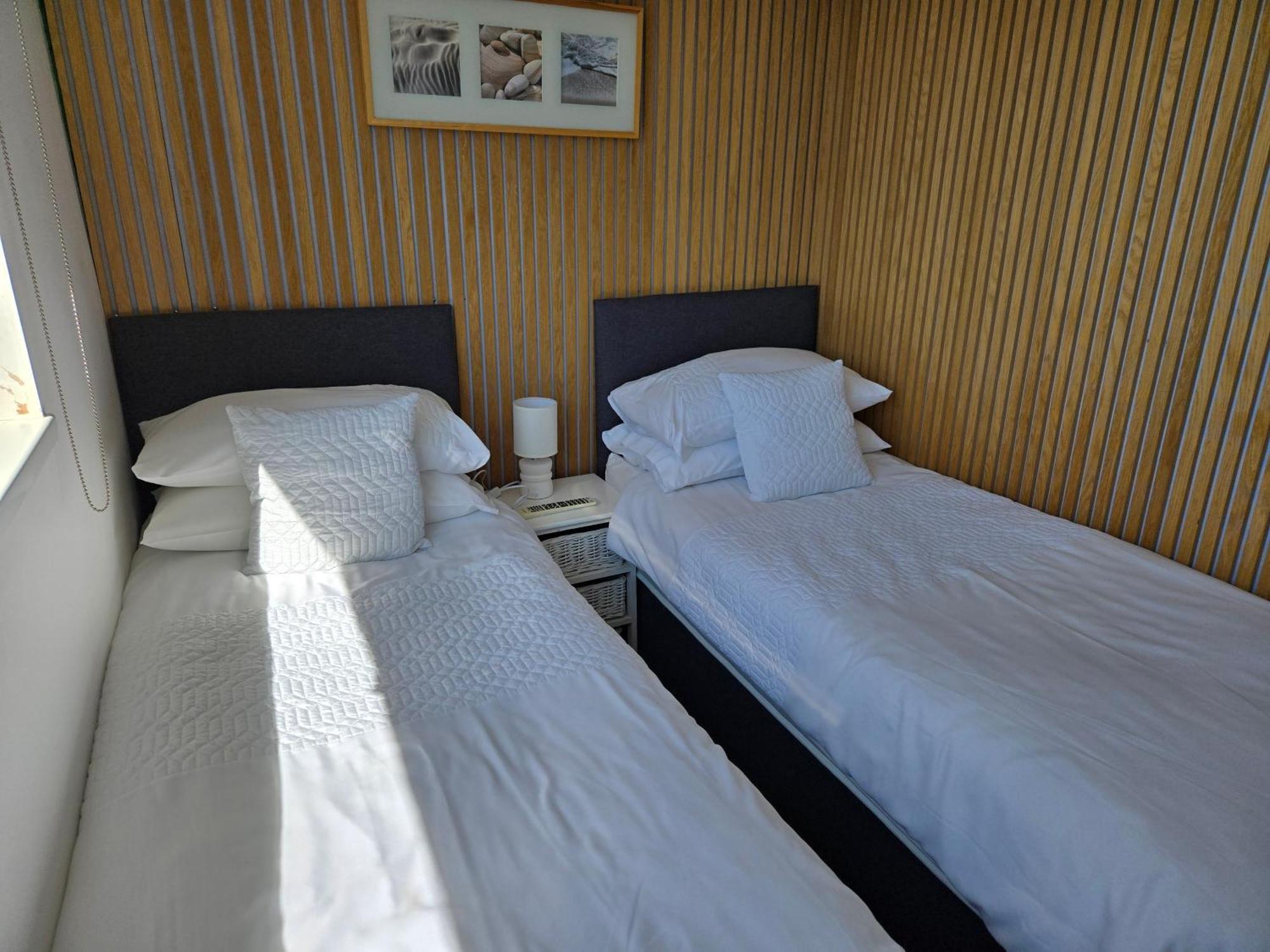 Beautiful Apartment With Private Pool Near Tenby Kilgetty Exterior foto